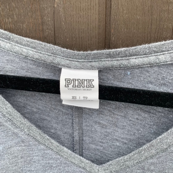VS PINK grey t shirt 💚 - Picture 2 of 3